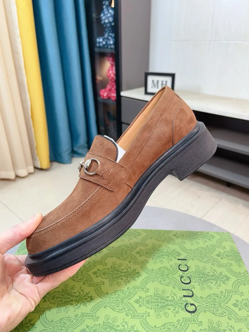 Factory price 520🌹🌹 [GUCCI Gucci] A new style of formal men's leather shoes is here ~ The original quality upper is made of cowhide imported from Italy + soft and delicate leather, comfortable and soft first-layer cowhide lining, rubber wear-resistant outsole, the shoe shape is dignified and domineering, and the luxury charm cannot be concealed! The natural and free nouveau riche leads the trend. Code number: 38-44